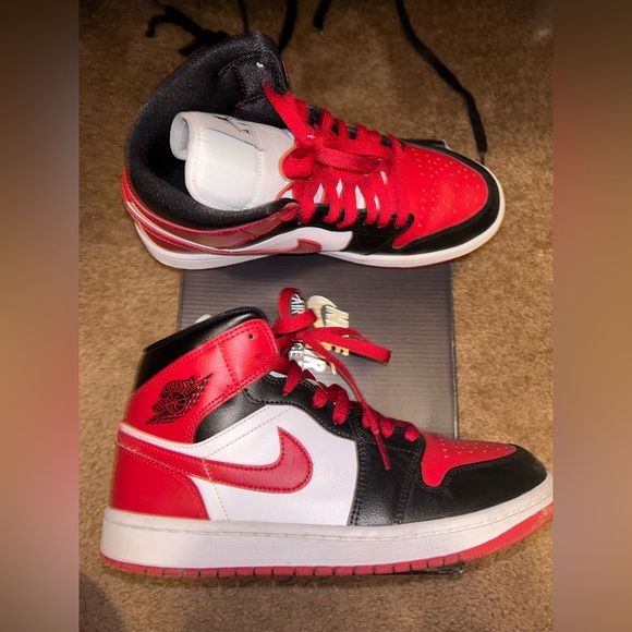 Wmns Air Jordan 1 Mid 'Alternate Bred Toe - Picture 6 of 9